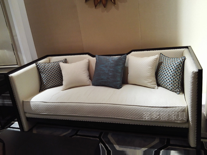 圣多娜·轻奢家具客厅新美式桃花芯木实木三人位沙发