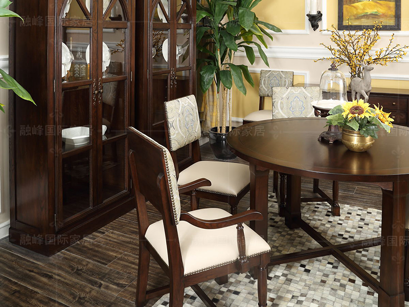 爵典家居·融峰国际家居艾加里梵美 餐厅美式实木桃花芯木实木餐桌椅