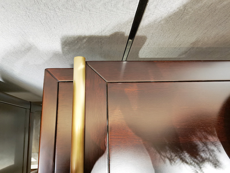 澜起家具新中式复古实木金属包边大气简约置物架客厅玄关柜MX-01
