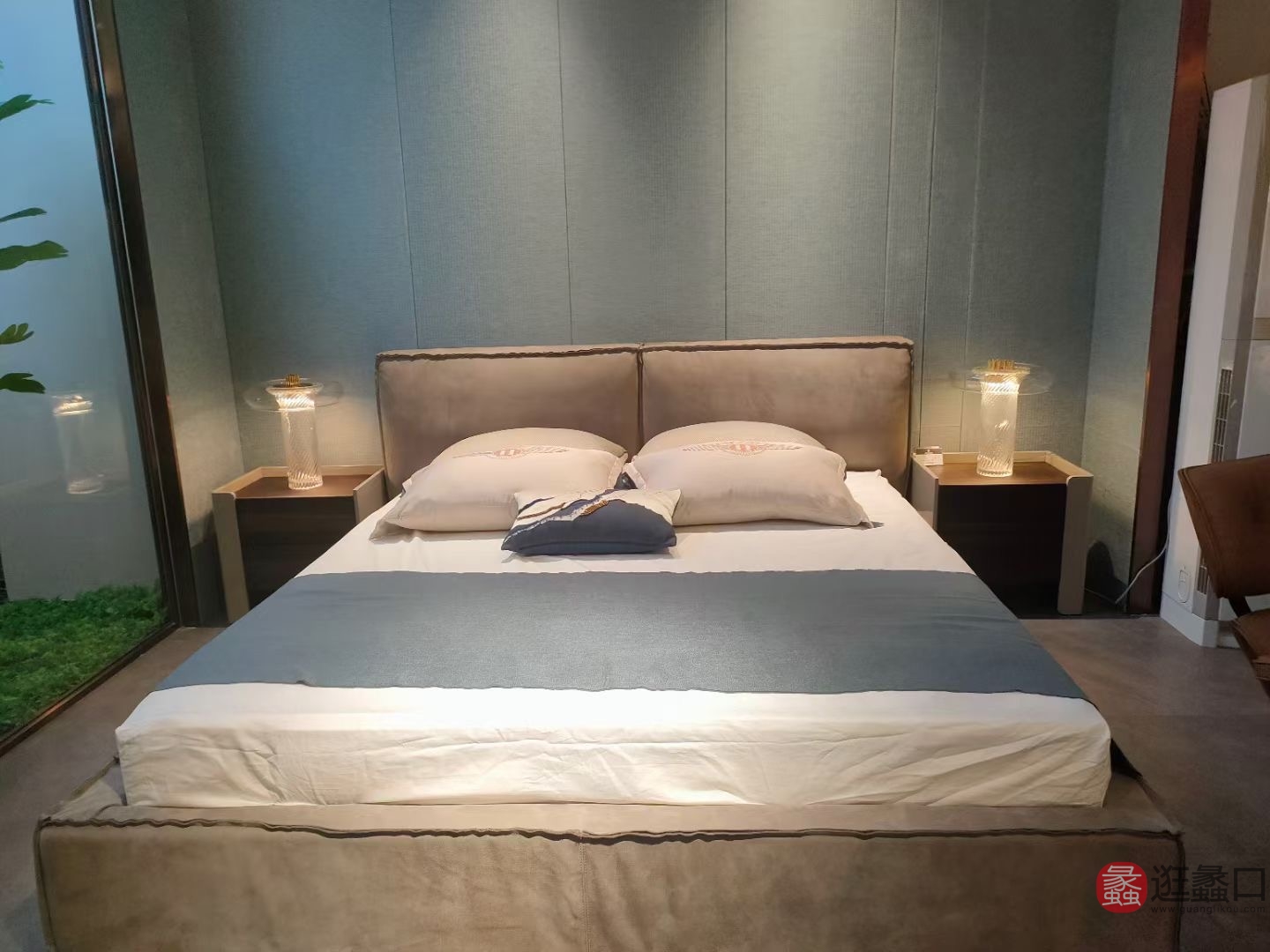 意迪生家具意式极简风格卧室1.8米双人床/豆腐块床（意大利乳胶绵牛皮）YDS5052
