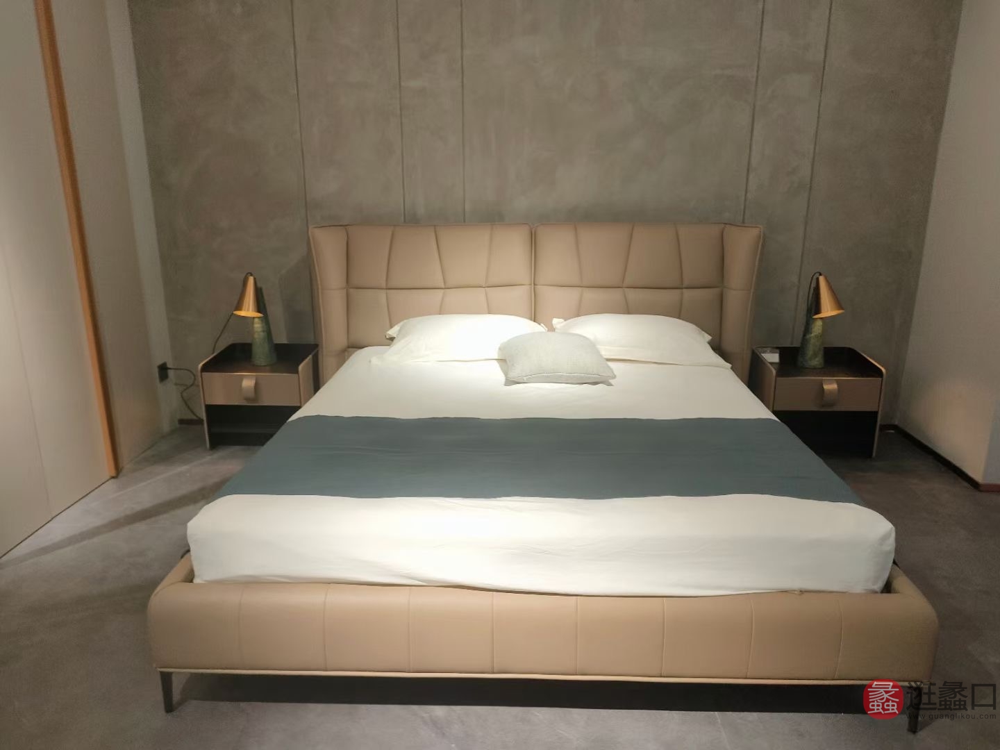 意迪生家具意式极简风格卧室1.8米双人床（意大利乳胶绵牛皮）YDS5010
