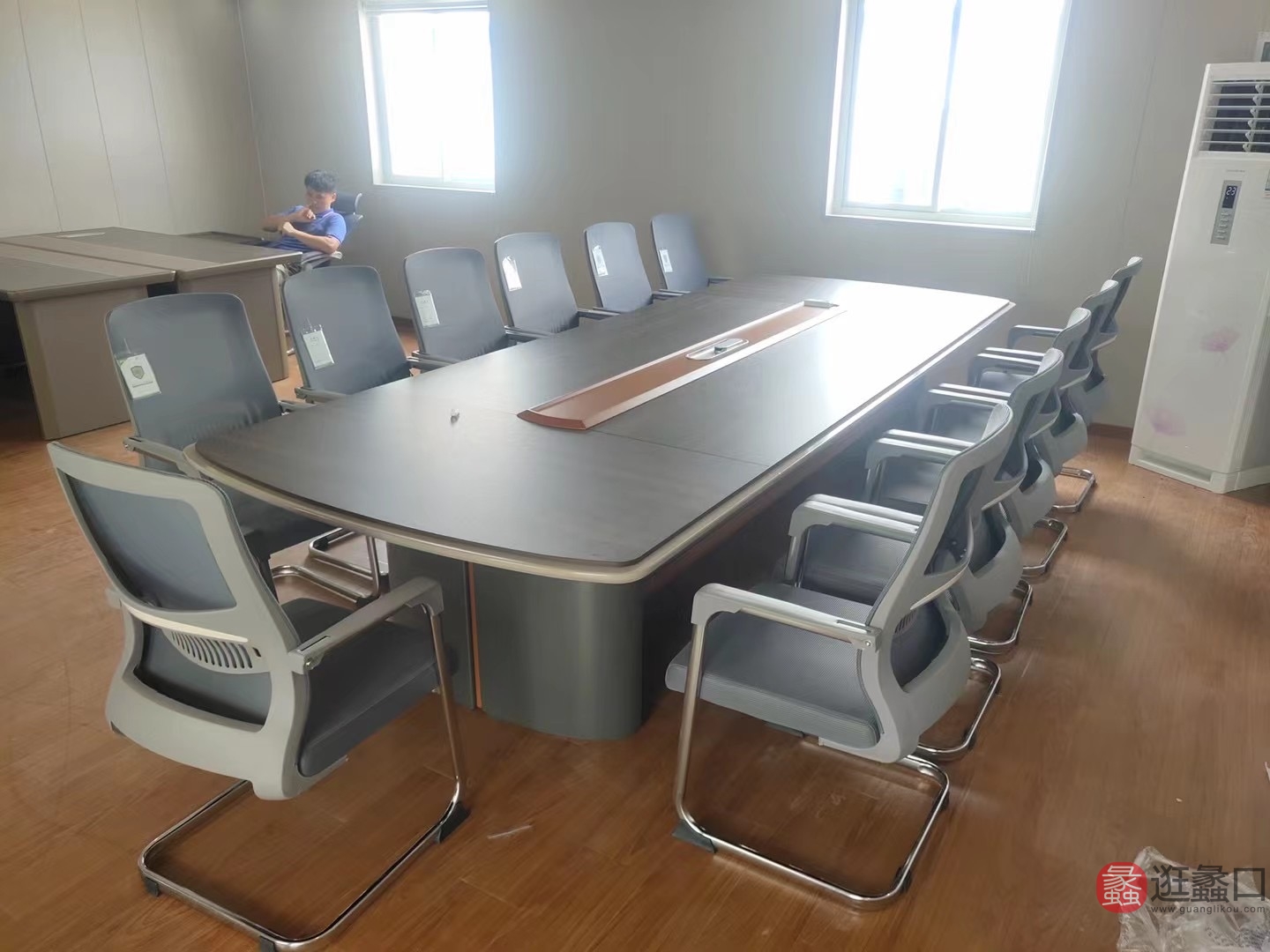  拜伦威尔家具现代简约办公会议桌椅BLWE011