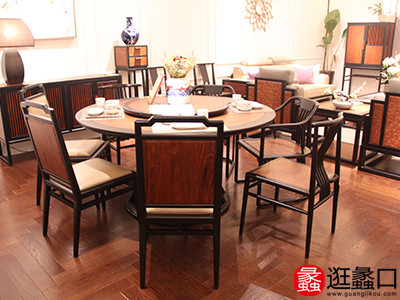 东方荟家具新中式简洁实用餐厅实木带转盘多人餐桌椅组合